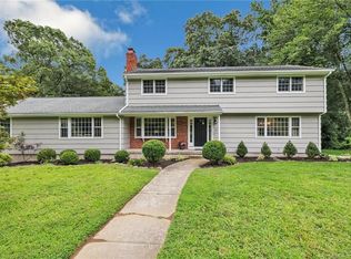 27 Twin Circle Dr, Trumbull, CT 06611