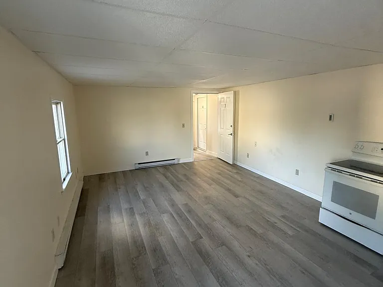 31-37 Leicester St #3 — Photo 1