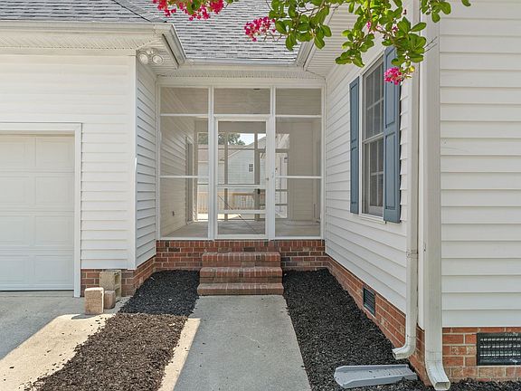 4th image of 1480 Yorkshire Ln