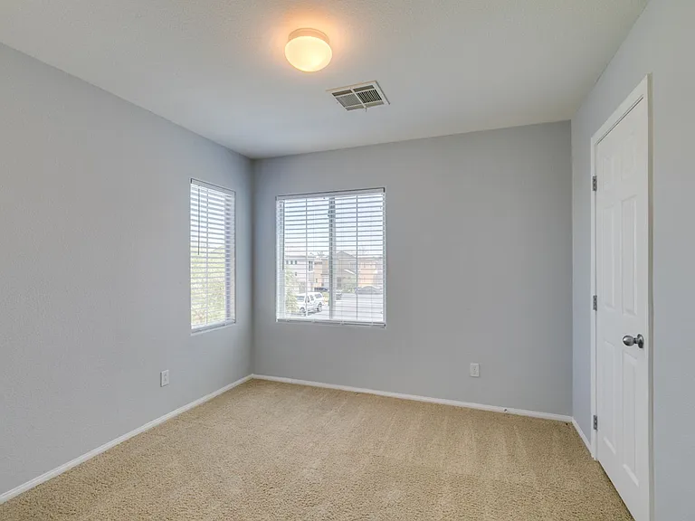 8433 Spencer Canyon St — Photo 33