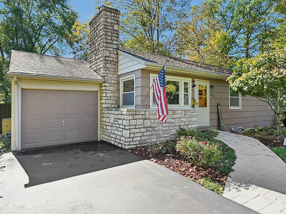 1st image of 685 Yaronia Dr S