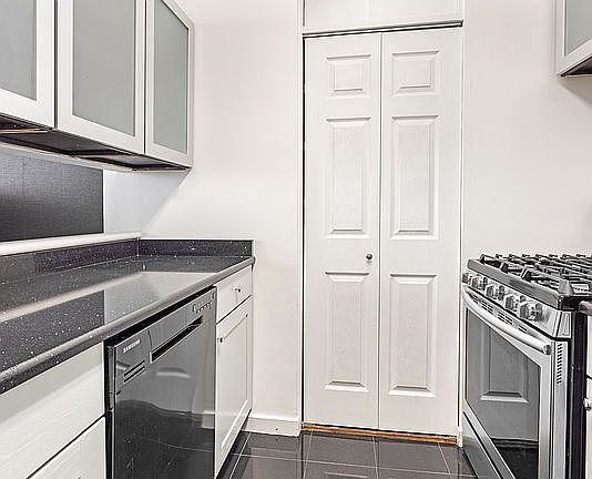 3rd image of 145 E 48th St APT 8D