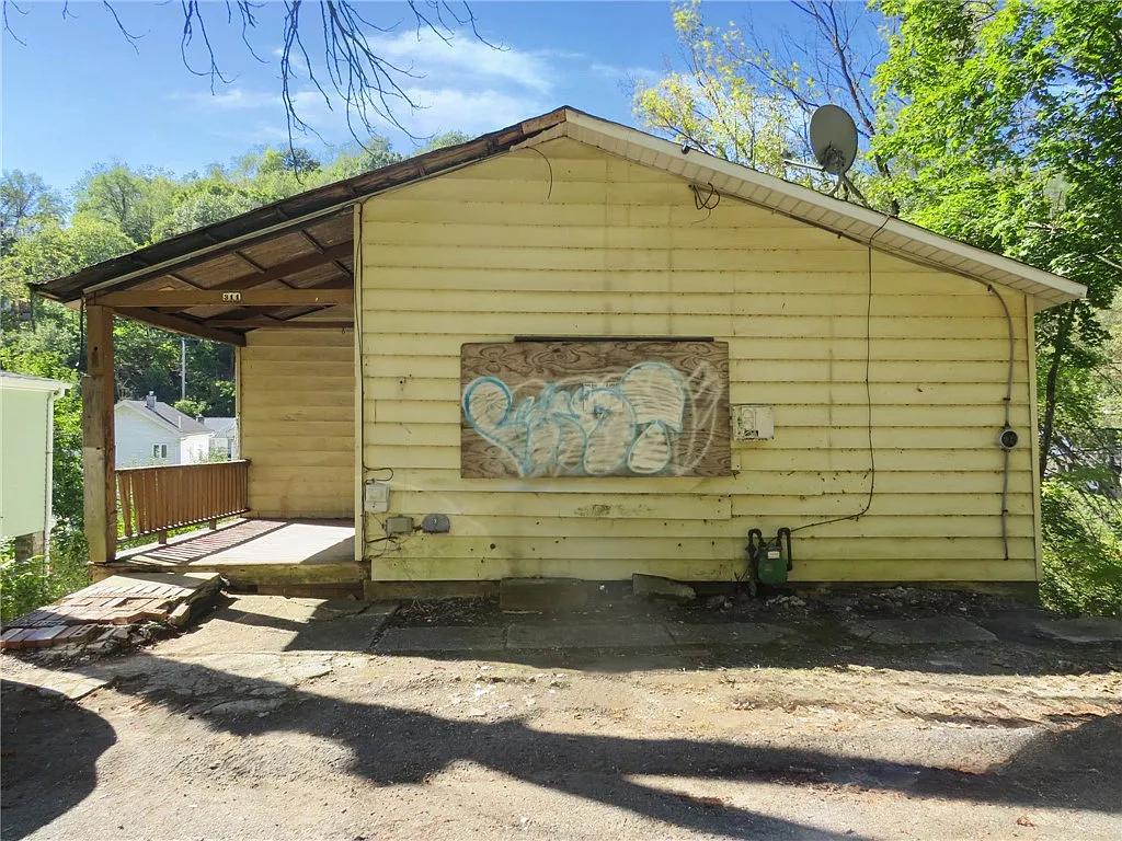 311 Run St photo 1