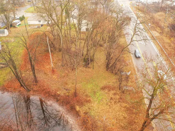 Cooley Lake Rd, White Lake, MI 48386