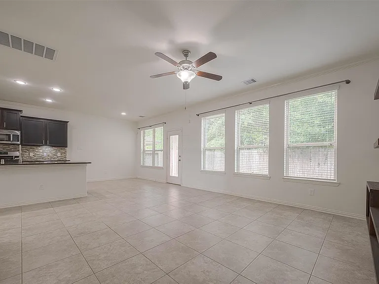 2261 Oak Circle Dr N — Photo 17