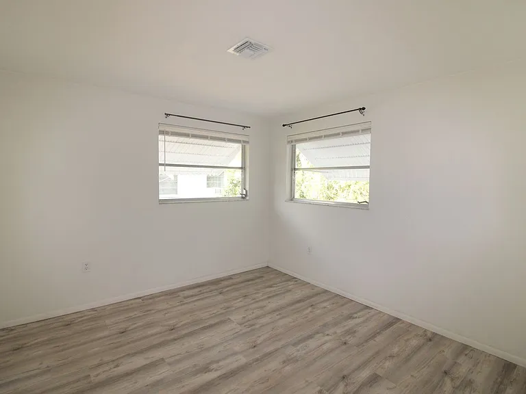253 Alsace Ave — Photo 8