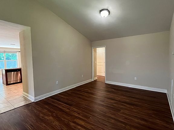 4th image of 9573 Chariot Ave