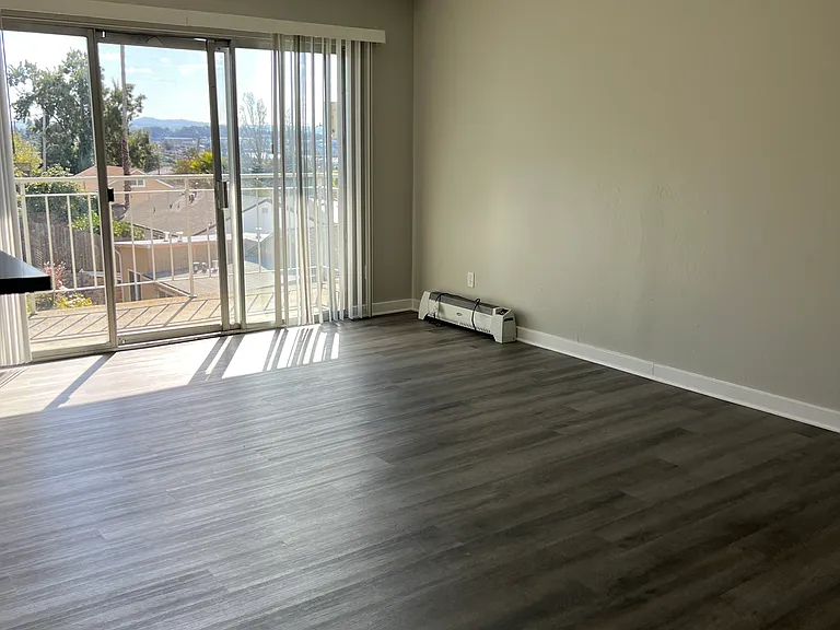 144 Hilborn St #12 — Photo 8