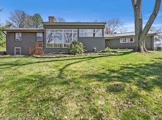 164 W Hickory Grove Rd, Bloomfield Hills, MI 48304