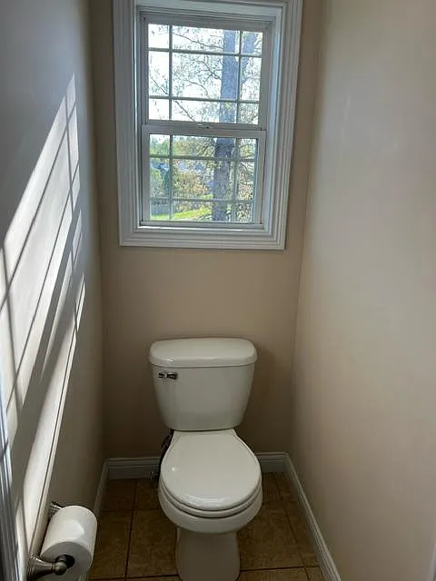 4 bed, 2.5 bath, 2278 sqft, $2,300 — Photo 3
