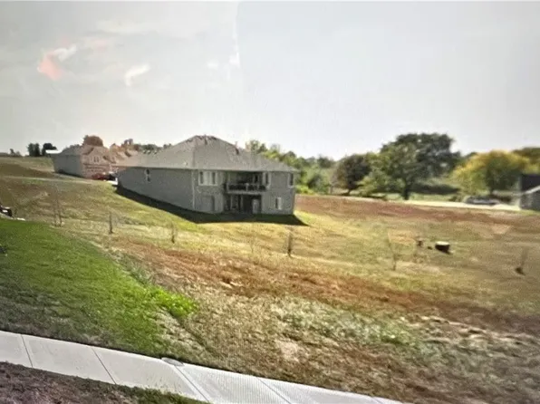 13287 Davis Ave, Bonner Springs, KS 66012