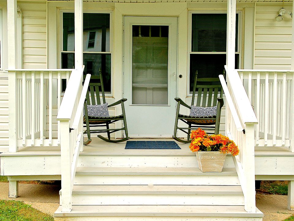 1st image of 3 Elm Dr