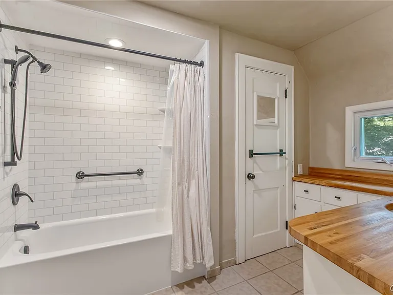 562 Buckingham Ave — Photo 15