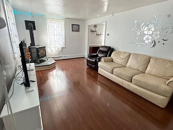 2nd image of 214 Pine Rd