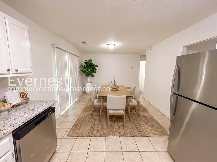 3 bed, 2.5 bath, 1658 sqft, $1,745 — Photo 4