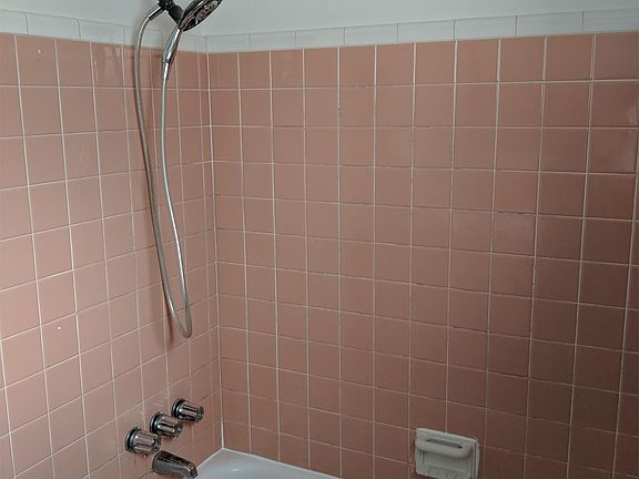 4th image of 1862 Warwick Ave