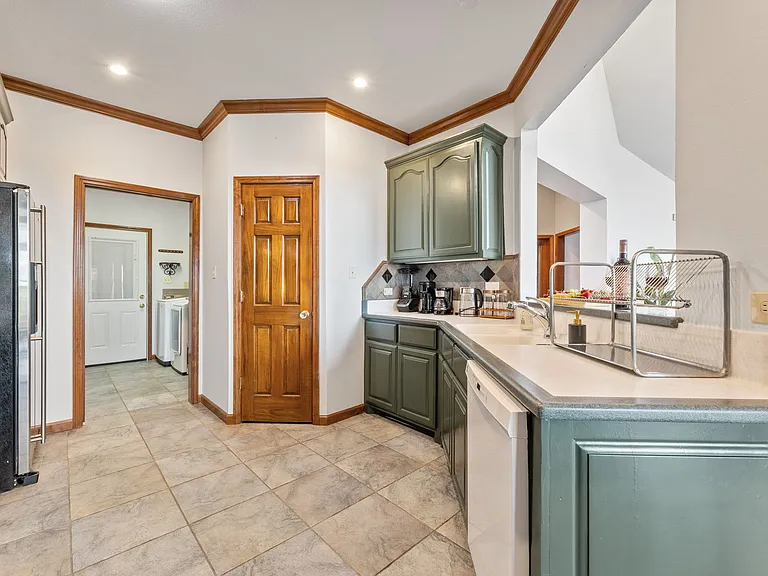 7724 Golfhill Dr — Photo 21