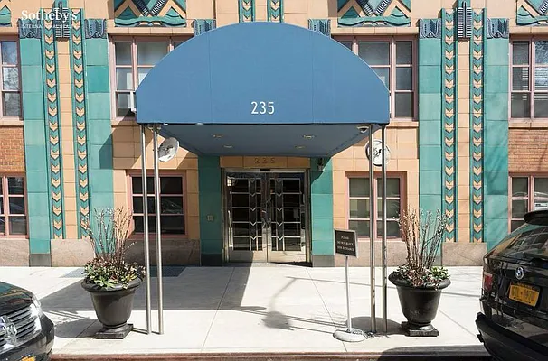 Sold by Sotheby's International Realty | media 10
