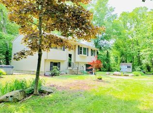 5 Kenneway Ln, Webster, MA 01570