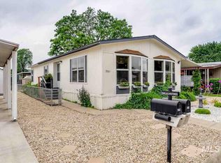 7061 Garden Glen Ln, Garden City, ID 83714