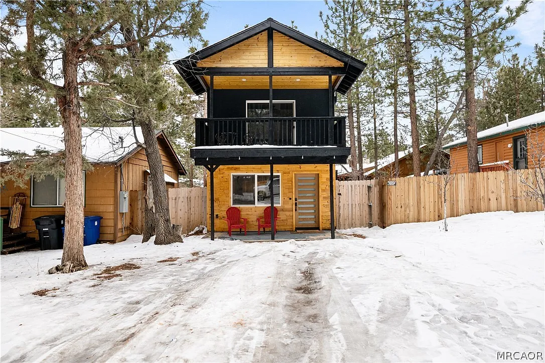 2 bed, 1.5 bath, 1200 sqft, $1,800 — Photo 1
