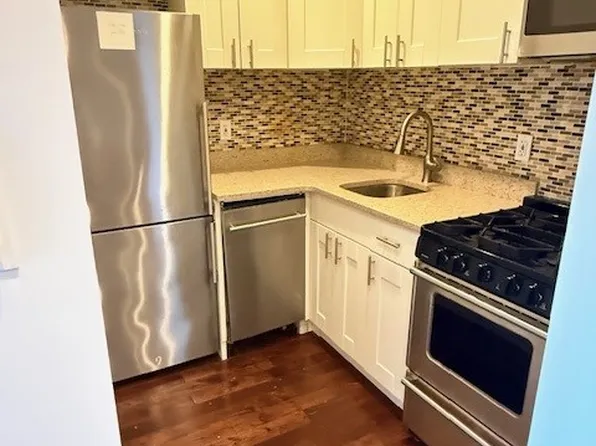 328 W 19th St APT 2A, New York, NY 10011