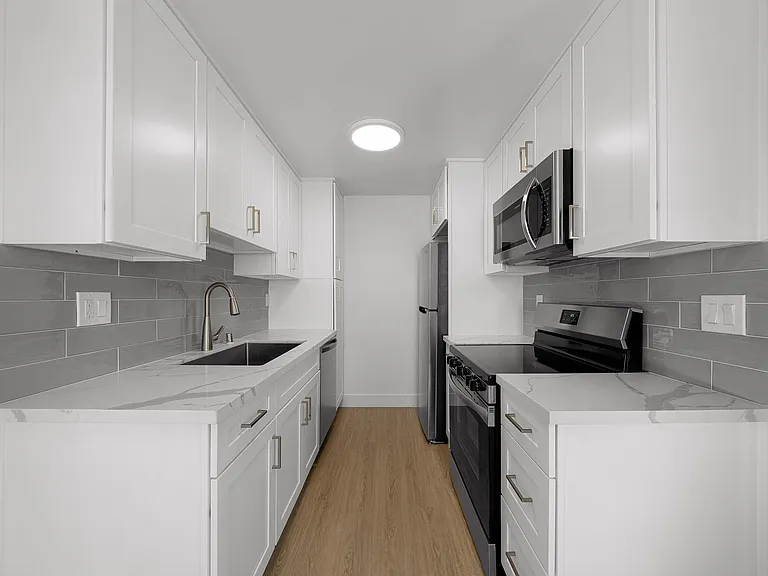 Modern University Crest Apartments 1 Month Free — Photo 9