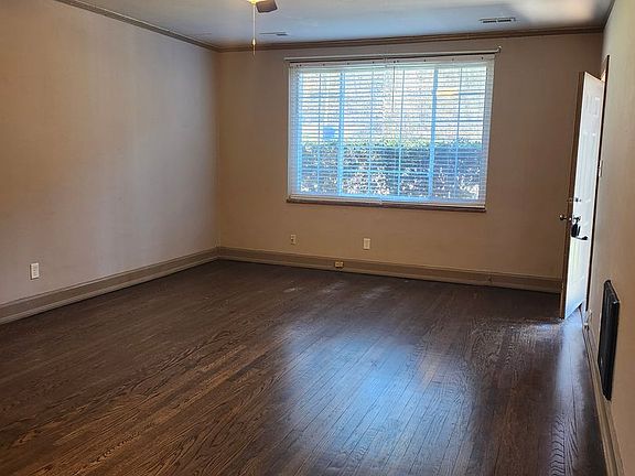 4th image of 4911 Sunnyside Ave #1