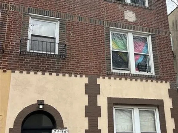 2456 29th St, Astoria, NY 11102
