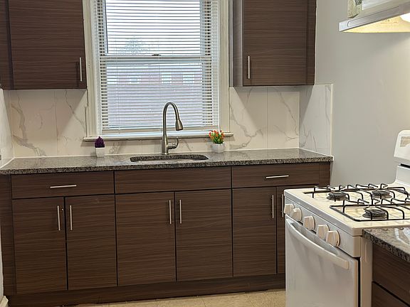 3rd image of 4221 Devereaux St #2