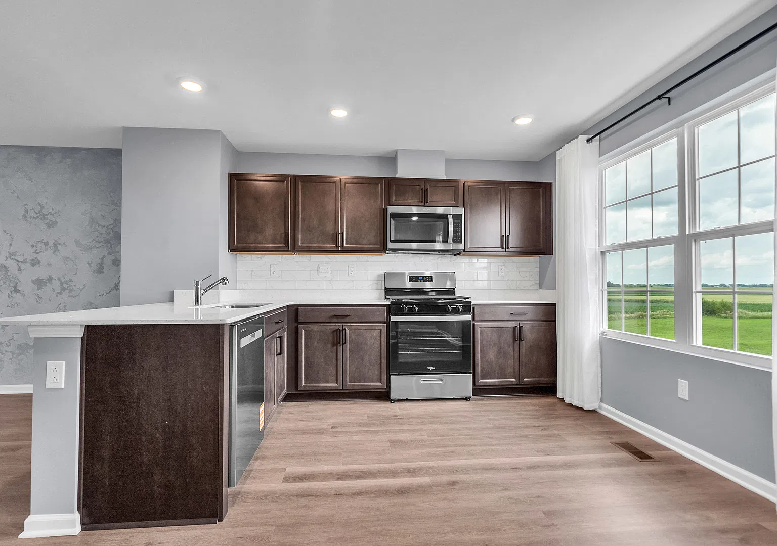 2 bed, 2.5 bath, 1651 sqft, $2,650 — Photo 2