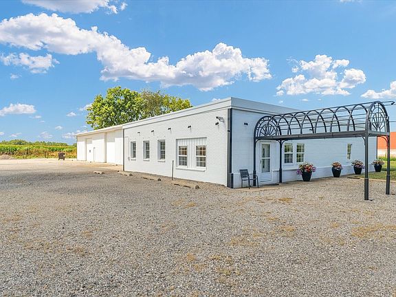 2nd image of 176 S Henning Rd