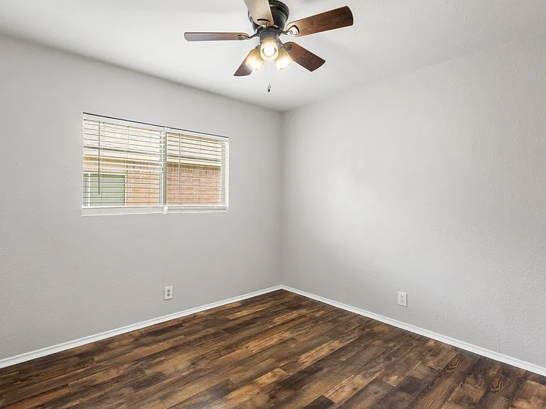 140 Katie Ct — Photo 11