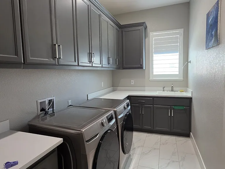 285 Manhattan St — Photo 30