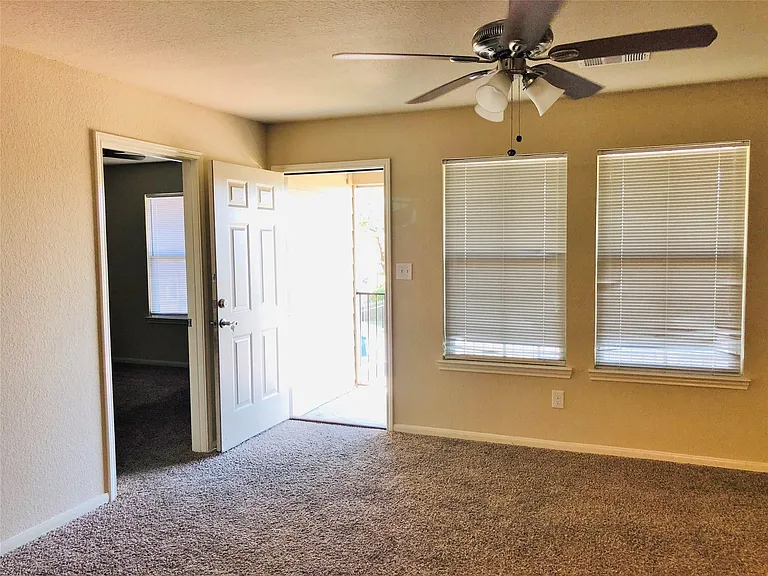 2512 S Houston Ave — Photo 7