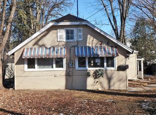 366 Oak St, Menasha, WI 54952