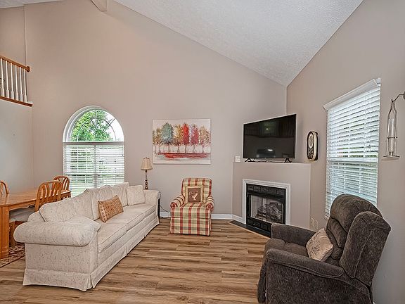 3rd image of 7036 Clubview Dr