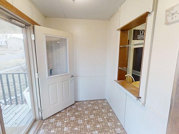 4th image of 326 Center St