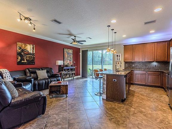 5th image of 2817 Birchcreek Dr