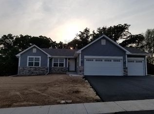 441 Ironwood Dr, Poplar Grove, IL 61065