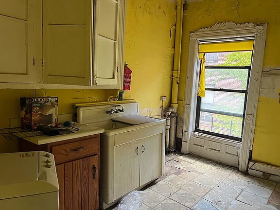 5th image of 260 Lenox Ave