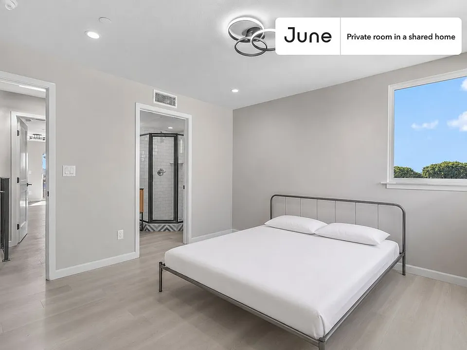 327 N Chicago E #E