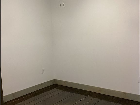 5th image of 110 E Chestnut St #202