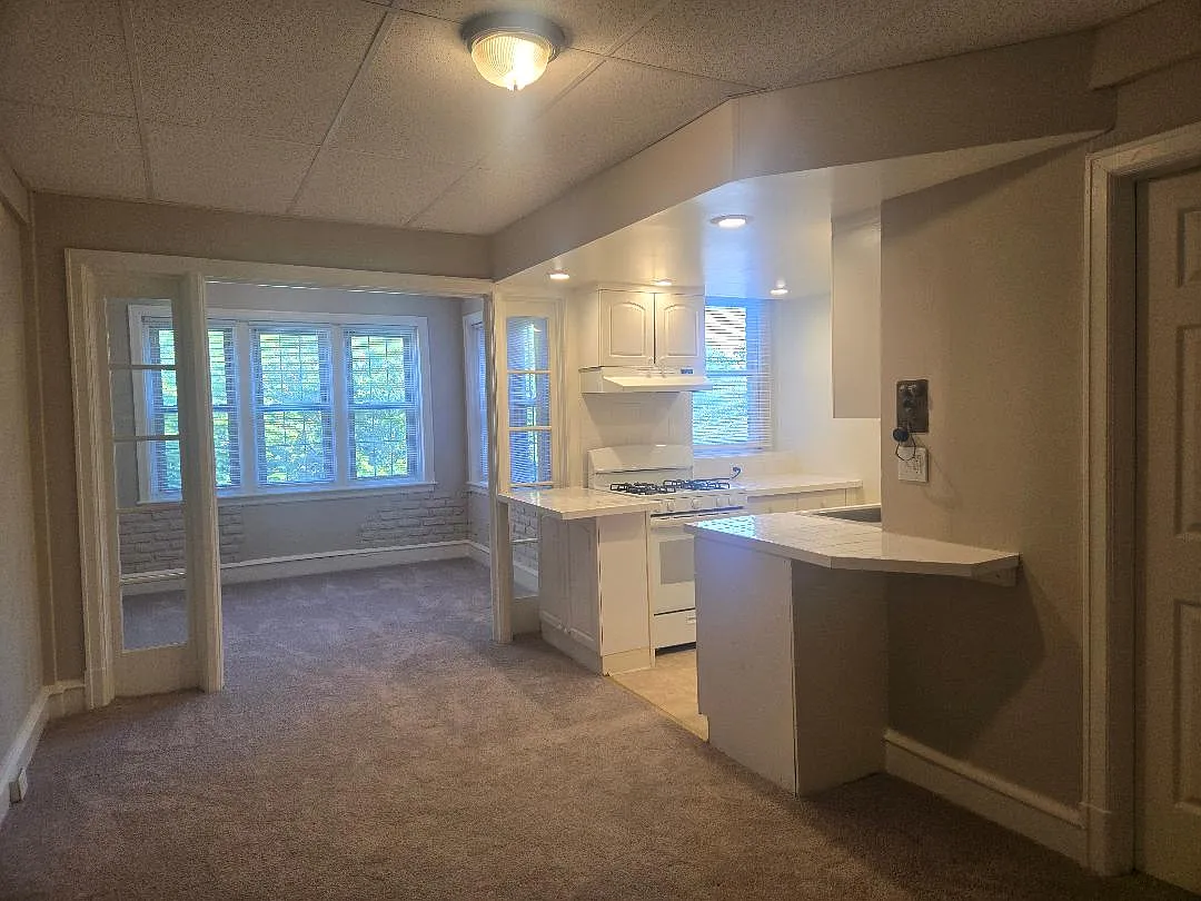 Drexel Court Apartments — Photo 2