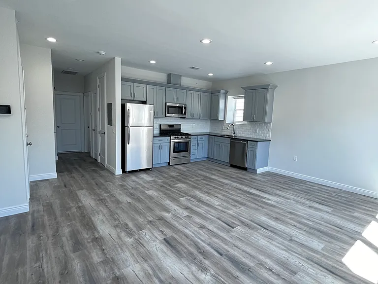 316 Monroe St — Photo 2