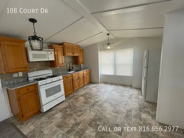 108 Court Dr, Greenwood, MO 64034