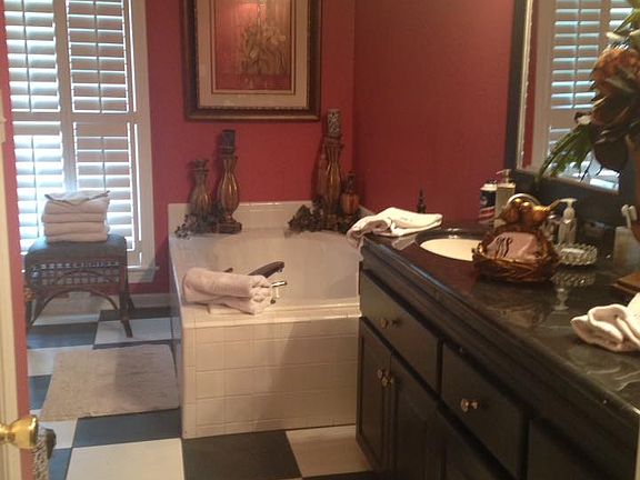5th image of 217 Edgebrook Dr