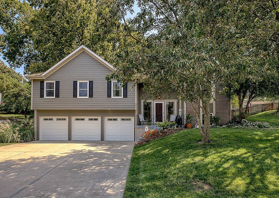 1st image of 805 N Woodridge Ln