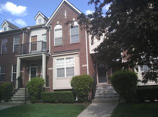 802 Summerfield Dr #249, Westland, MI 48185