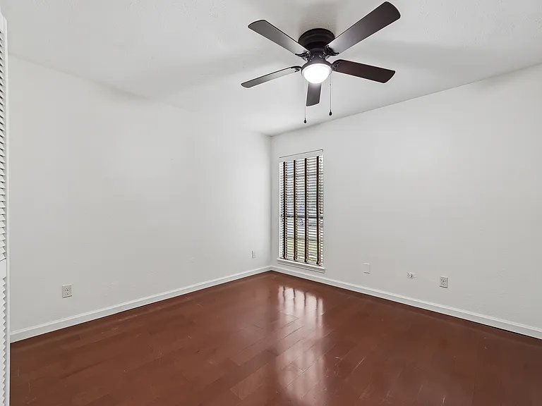 10239 Green Ash Rd — Photo 22